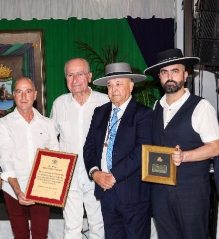 8 Escudo de Oro <a href="/BodegaMadrid/">Bar Bodega Hermanos Madrid</a> a <a href="/FMPLaAlcazaba/">La Alcazaba</a>