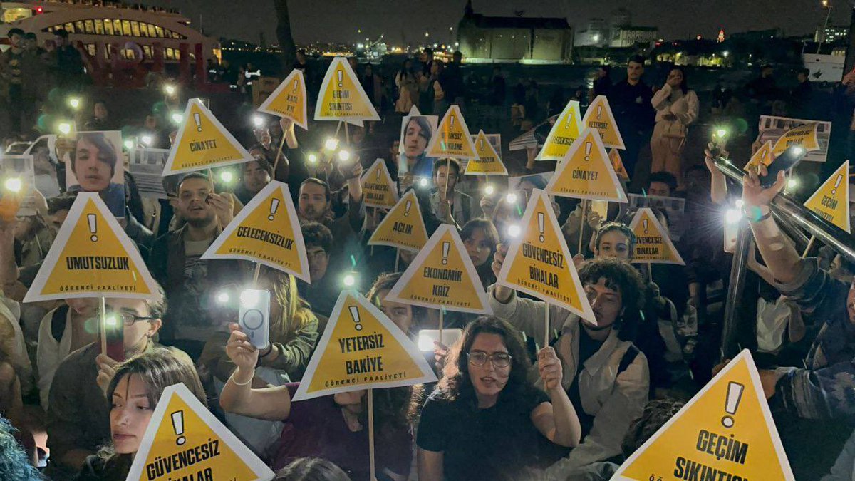 Öğrenciler için derin anlamı olan 15 kare

1. Zeren Ertaş Eylemleri: