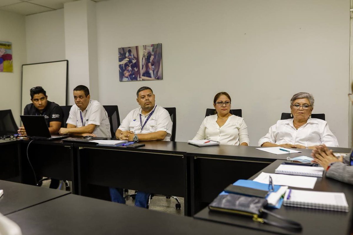 Ministerio de Educación tweet media