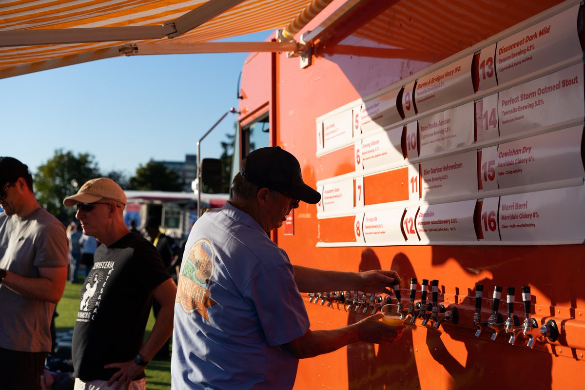 ☀️🍺🛳️Join us TONIGHT at #SummeratShipPoint, presented by @cityofvictoria! You can find the #VBS Beer Bus at Ship Point most Tuesdays and Thursdays NOW until September 19, from 4-8pm! 🍻🍔♟️🎵

👉️ Check out the full August schedule: victoria.ca/media/file/sum…

#YYJEvents #OURDWTN