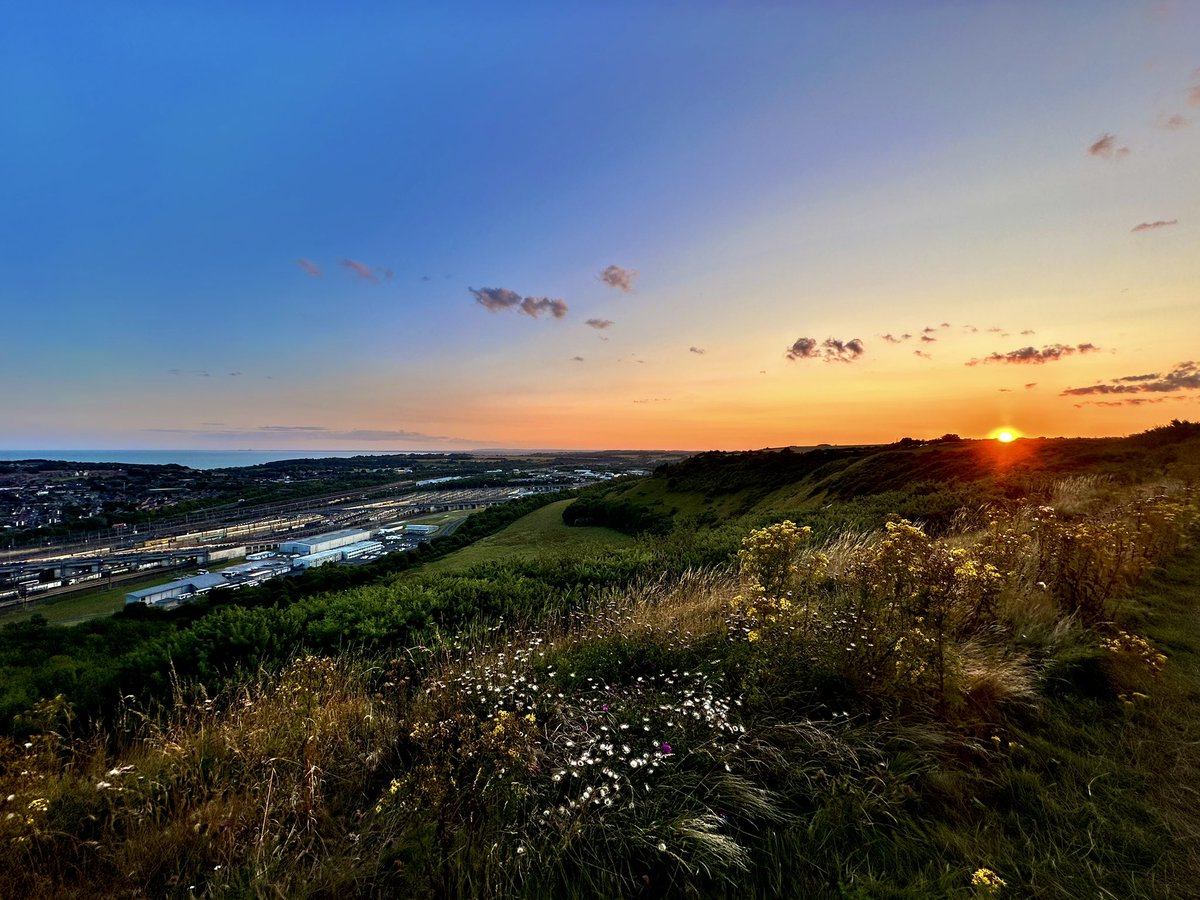 MrsF202's tweet photo. Watched the sunset on the hills over looking the Channel Tunnel (a few mins from home)…
So blessed to get these gorgeous skies 🧡🌅🌞
#Folkestone #MindfulLiving #sunchasing #sunsetphotography https://t.co/skXgEo0BHw