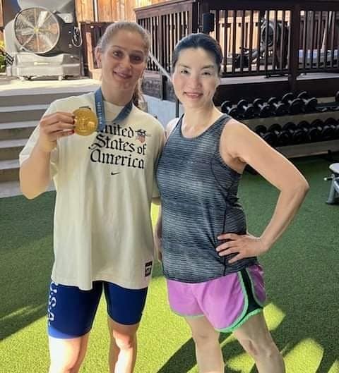 YCompestine's tweet photo. What a nice #surprise it was to run into #American #Olympic #Gold #Wrestling #Medalist @AmitElor at my #gym. She even let me hold her #medal! It’s an honor to work out at the same gym as an Olympic #champion. Now it’s time to #pushmyself even harder!
#exercise #fitness #workout https://t.co/fsU9UcmkPt