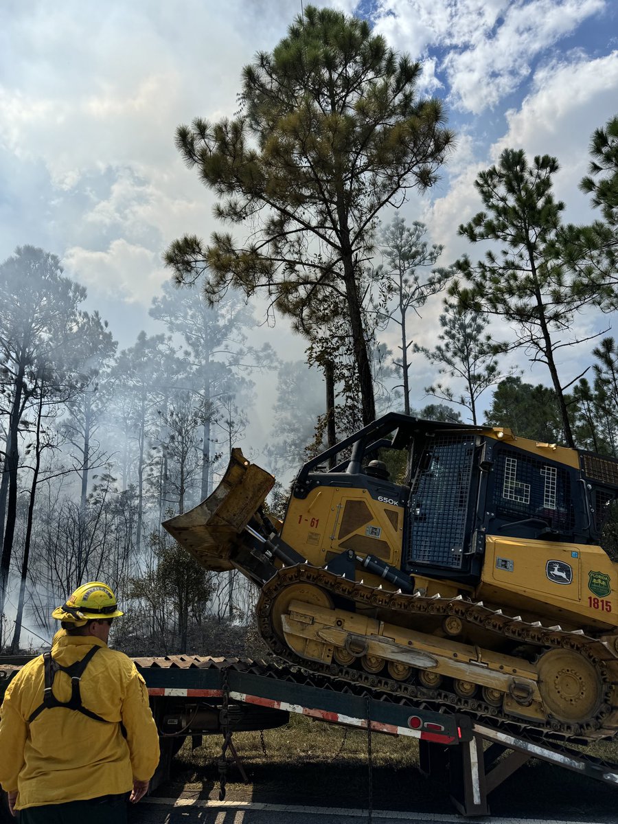 <a href="/FLForestService/">Florida Forest Service</a> crews working 
 estimated 12-acre wildfire in Santa Rosa County near Garcon Pt rd &amp; Mary Kitchen. 5 tractor plows, one fixed wing with helo en route as well as multiple FDs. 
Firefighters have majority of fire knocked down, continuing to build lines.14:10 hours