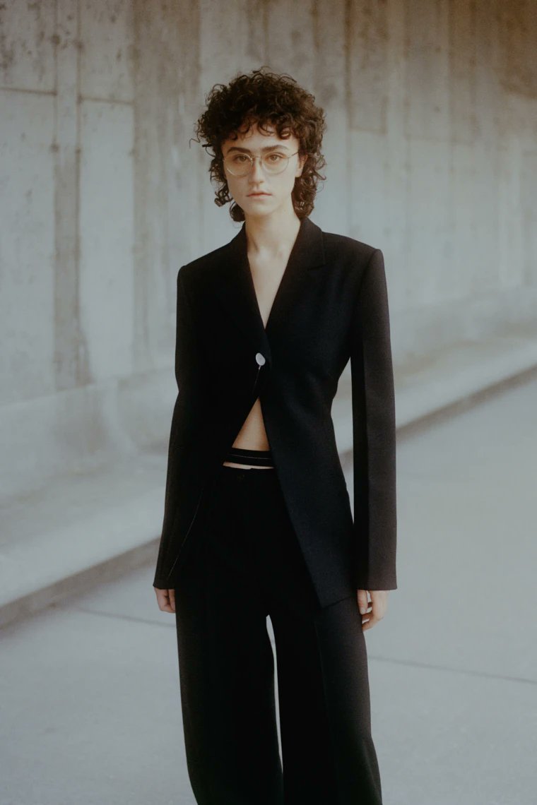 dieworkwear's tweet photo. @RichardHanania i dont know anything about her but she seems nice and stylish to me. if your objection is that, in some photos, she doesn't conform to conventional ideas of what a woman should look like, you also don't conform to masculine stereotypes. https://t.co/8kdpk6LctG