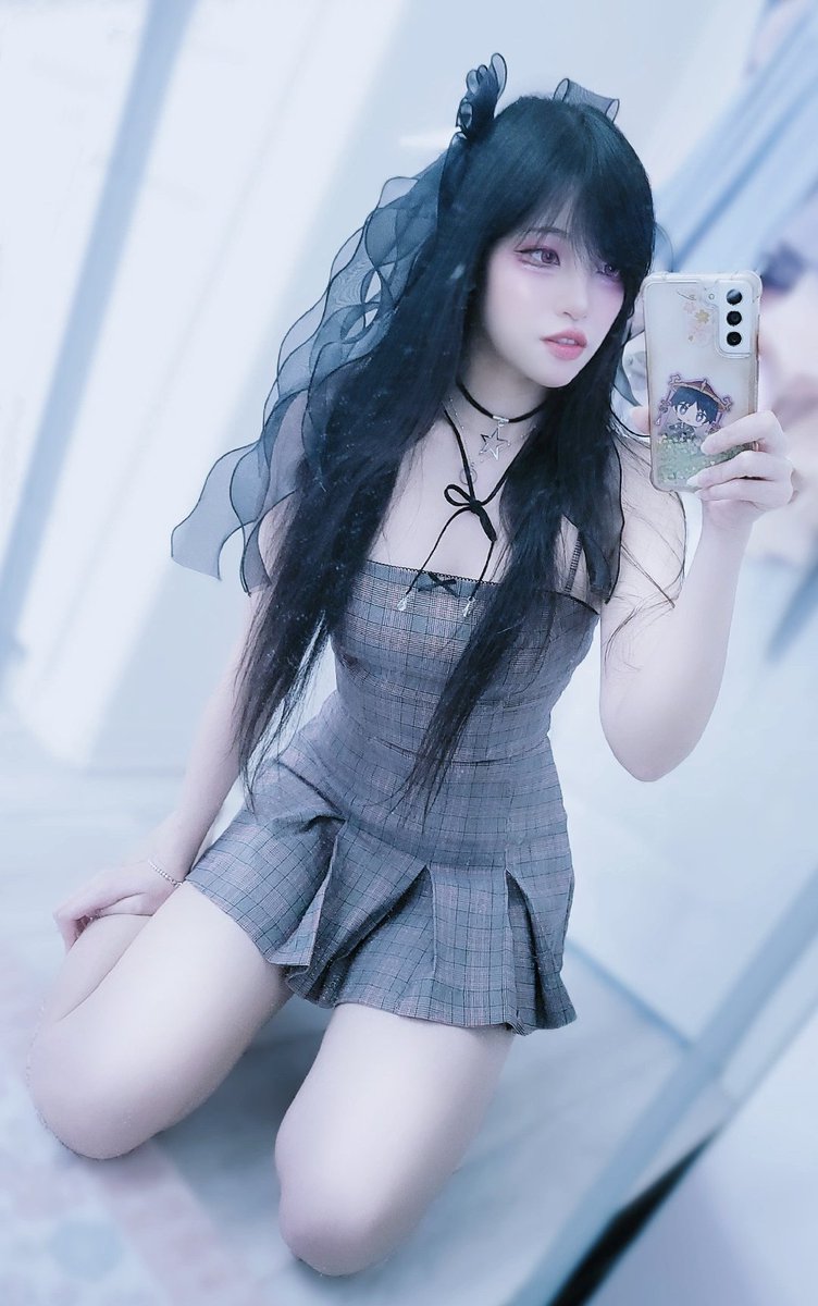 i tried uploading cosplay photos 3 separate times and all 3 times it got deleted outta nowhere so have a non cosplay one unless this gets removed too 😔