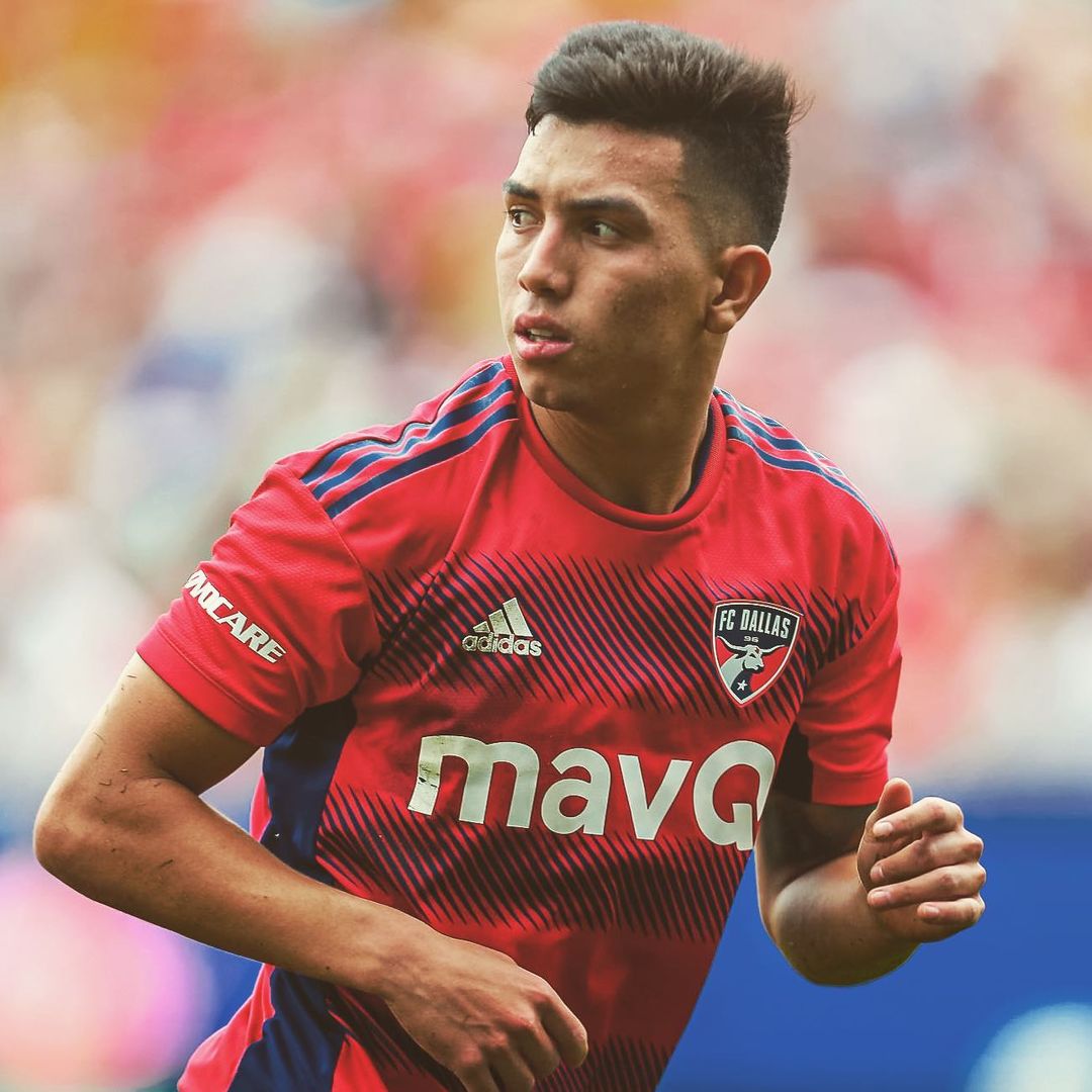 Alan Velasco está cerca de Boca.