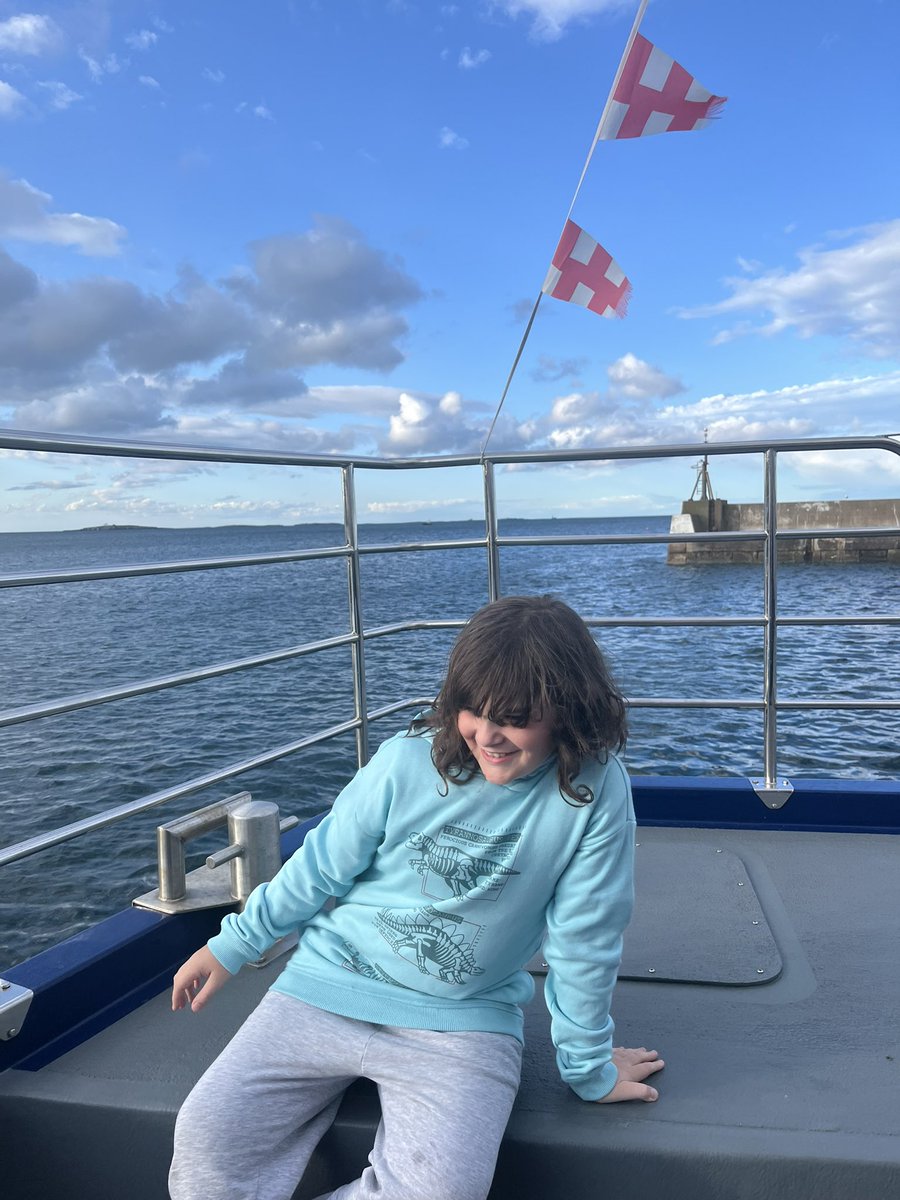 samsevers86's tweet photo. On the night boat looking for seals and look what we found, loads of them. X has loved it .
@GilberdykeRocks https://t.co/7QcaCQ1C1p