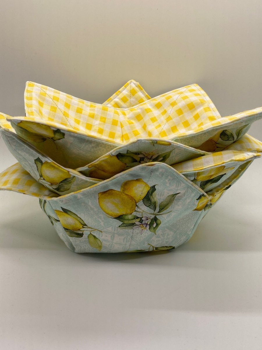 KingdomShop7's tweet photo. Microwave Bowl cozy, reversible Lemon bowl cozy, gifts, gift ideas, housewarming gifts, soup bowl cozy, summer bowl cozy, check bowl cozy https://t.co/xwebYWkJwP #handcrafted #Handmadegifts #July4th #Artisancrafted #KingdomWorkshop #SpringBowlCozy https://t.co/vc55yU0xKt