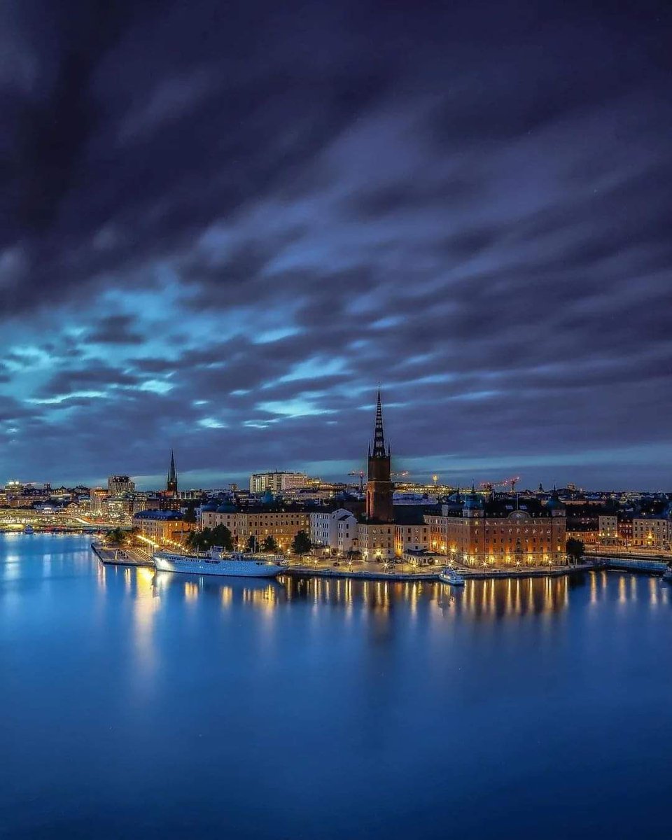 BooDanheim's tweet photo. #SoftaOfta #evening #Stockholm ✌️💞😇🇸🇪🇪🇺🇺🇦🎶🏴‍☠️🌍💛❤️💙 #Viktime 💯🌲🤩🙏 https://t.co/YvOJL8LTOa
