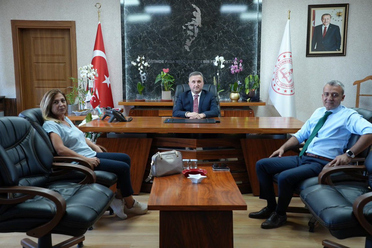 Kayseri Bahçeşehir Koleji olarak İl Millî Eğitim Müdürümüz Sayın Coşkun Esen'i makamında ziyaret ettik, hayırlı olsun dileklerimizi ilettik. Kendisine yeni görevinde başarılar dileriz. 
#bk_kayseri
#bahcesehirkoleji