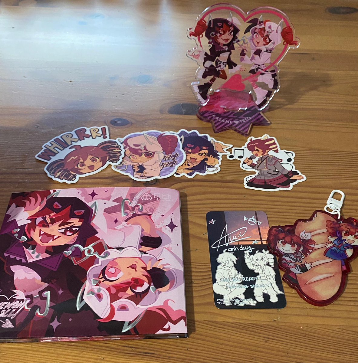 I got my daemon/doll album yestday!!!!1!1! (unfortunately, I didn’t get ghosts signature card, but im so happy with what I got :3)

#daemondoll_real