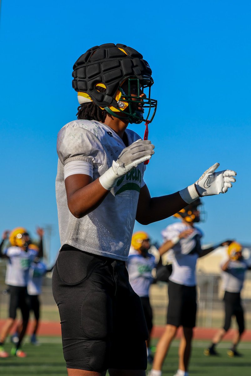 lequan_w's tweet photo. 🚨Jr. Running Back 'Kylen Fox' (@KylenFox10) 6'0, 185lbs Class of 2026!

He's ready! 2 TD performance in our scrimmage last week &amp; he's just scratching the surface. He's made for these moments &amp; I can't wait to see him ballout this season. 
#VandenBuilt🔰 https://t.co/3oEInhcXmI