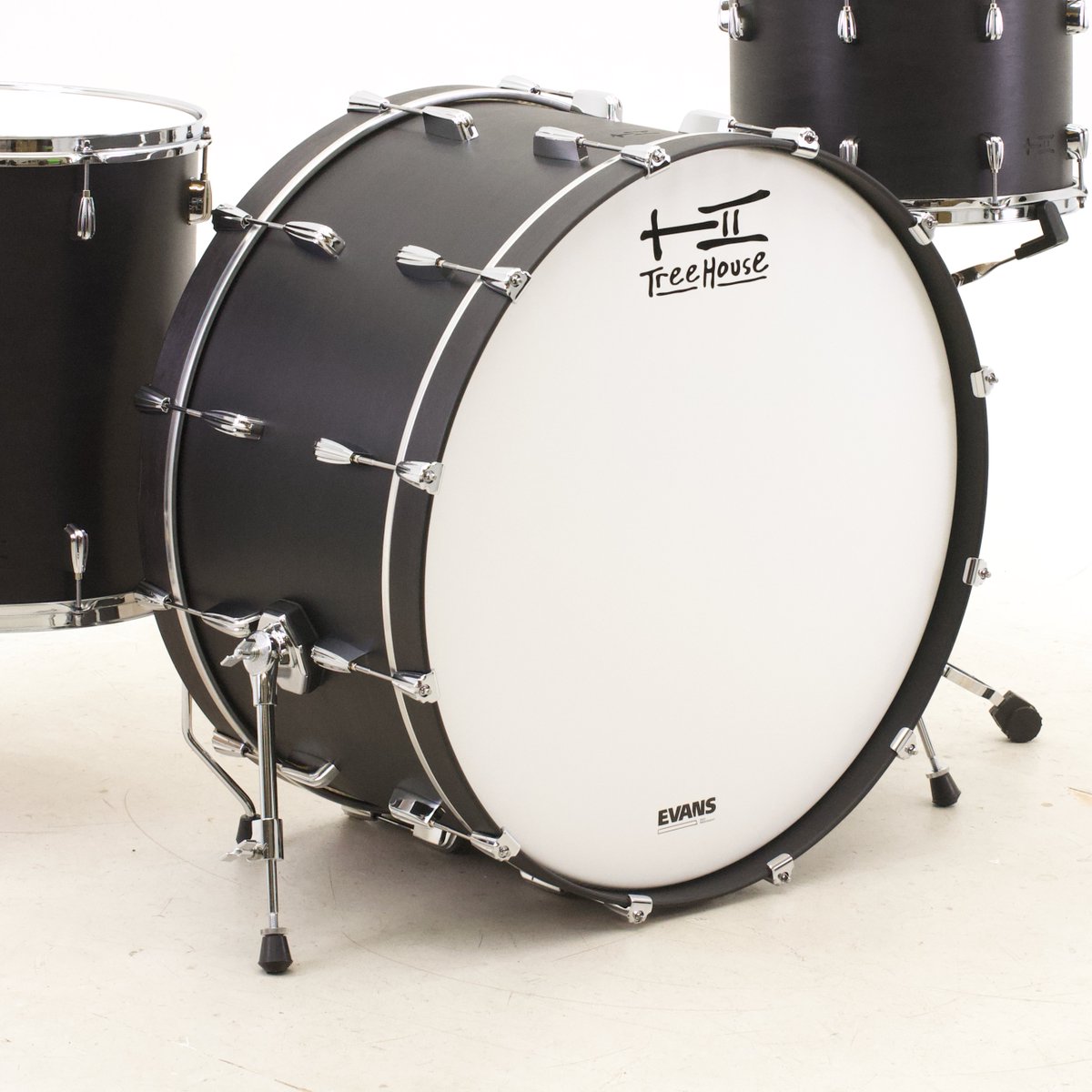 TreeHouseDrums's tweet photo. Big. The kit in stock with the 26" bass wasn't big enough; here's hoping your car door opens up really wide! (We're good -- he drives a truck) 10x14, 18x18, 14x28; plied maple; satin wax. #drums #customdrums #treehousedrums #drumset https://t.co/5EDYGA6Ng4