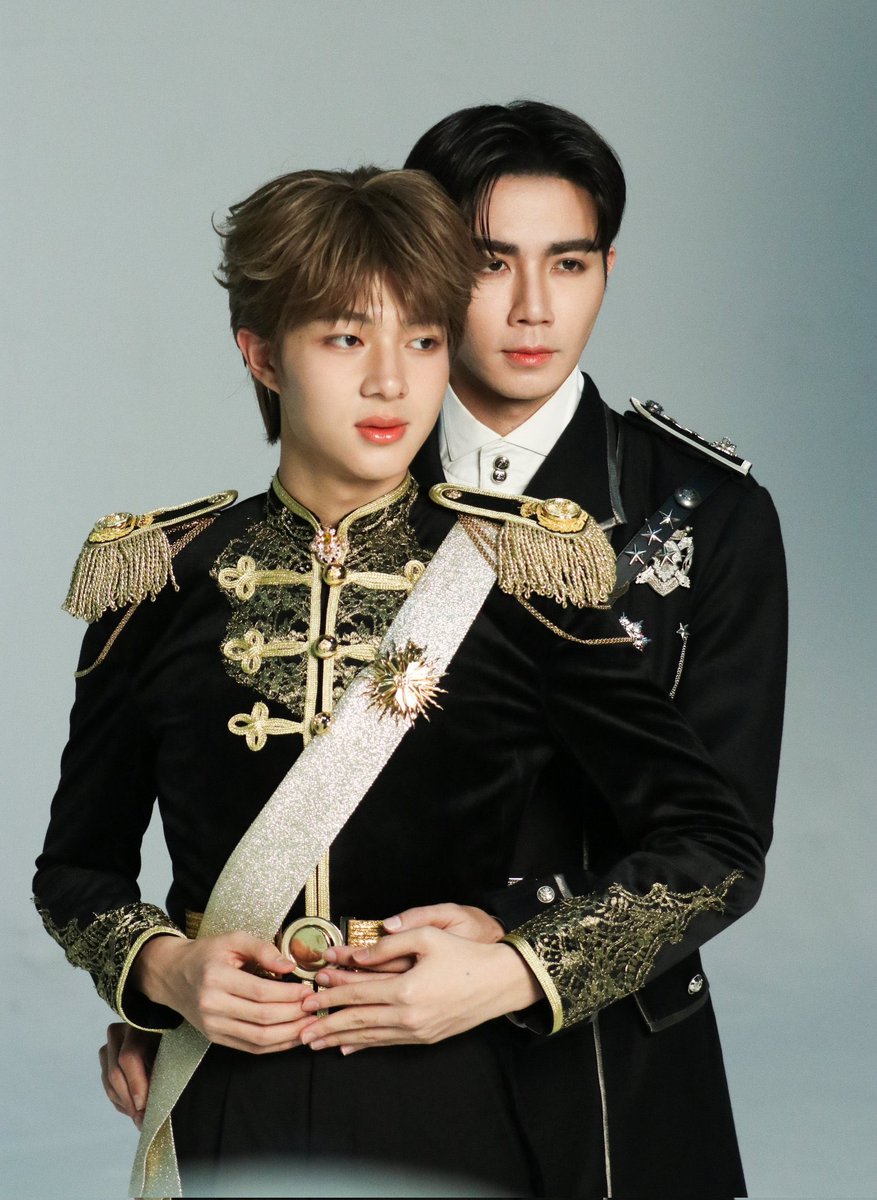 hubboyslove's tweet photo. 🚨FINALMENTE! Ontem, as filmagens de #TheNextPrince, novo BL de realeza com os #ZeeNunew, foram iniciadas.

Um plebeu descobre ser um príncipe e herdeiro da coroa. Agora, ele precisa lutar por ela com a ajuda de seu guarda-costas. #ข้ามฟ้าเคียงเธอเปิดกล้อง https://t.co/L0NTazgO6G