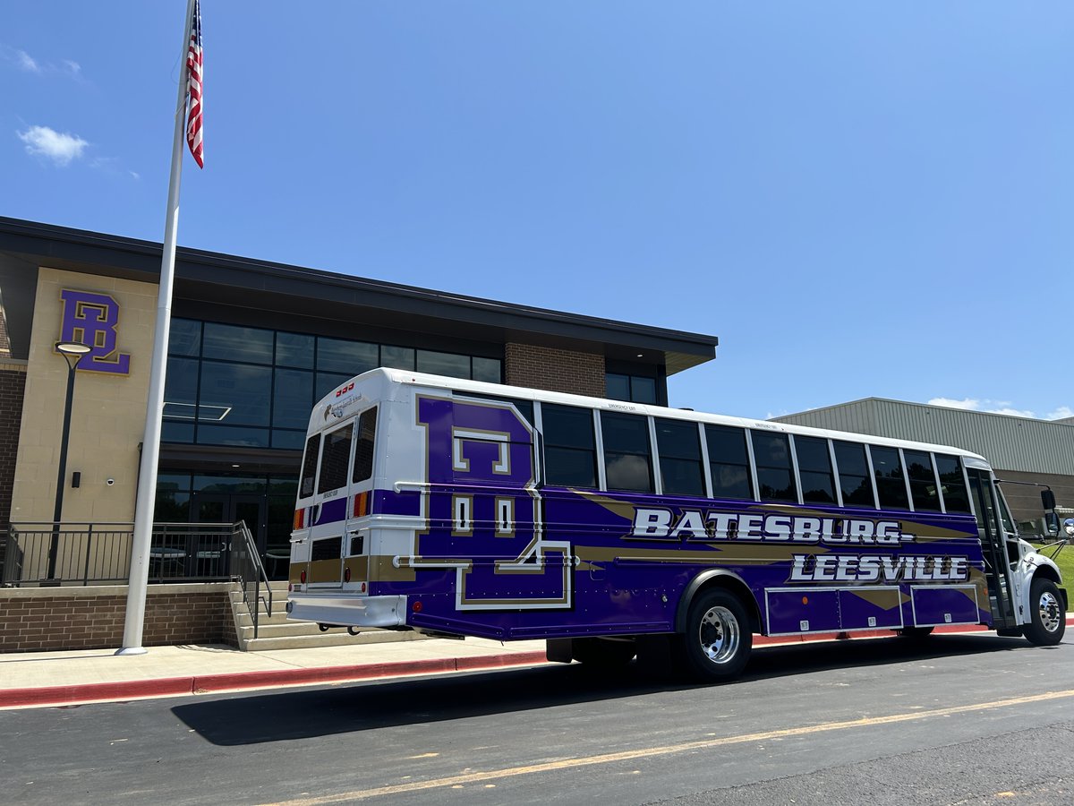 LexCounty_SD3's tweet photo. #lex3 just got a new set of wheels! Our latest activity bus is wrapped and ready to roll, bringing Panther pride to every stop it makes. Keep an eye out for our stylish ride—it’s more than transportation, it’s a moving symbol of our amazing district! #lexington3istheplacetobe https://t.co/pxXTMXAot2