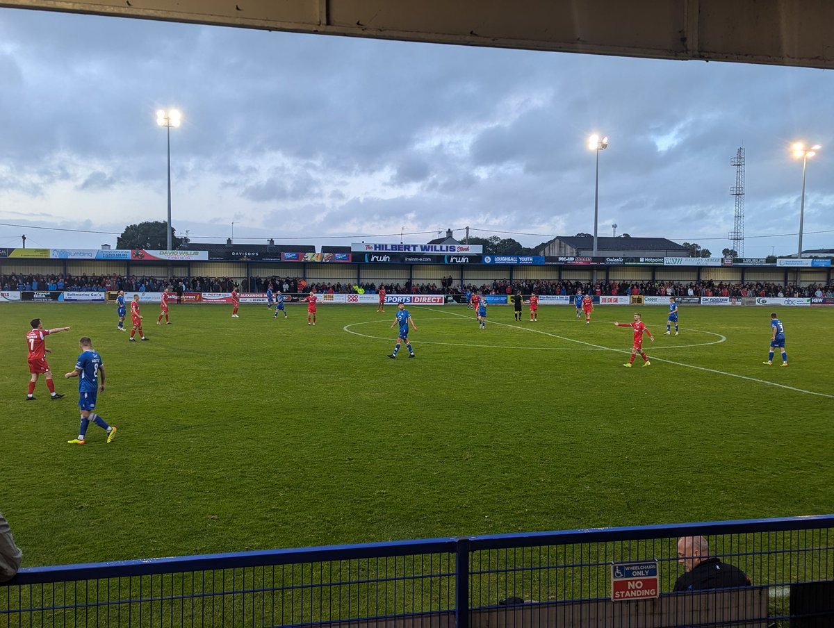 Matty_Lav's tweet photo. Loughgall 1 v 1 Portadown HT. Loughgall dominated the game from minute 10-45 with probably the best display of passing I've seen in Irish League Football. #thevillagers https://t.co/d62iWSr1yU