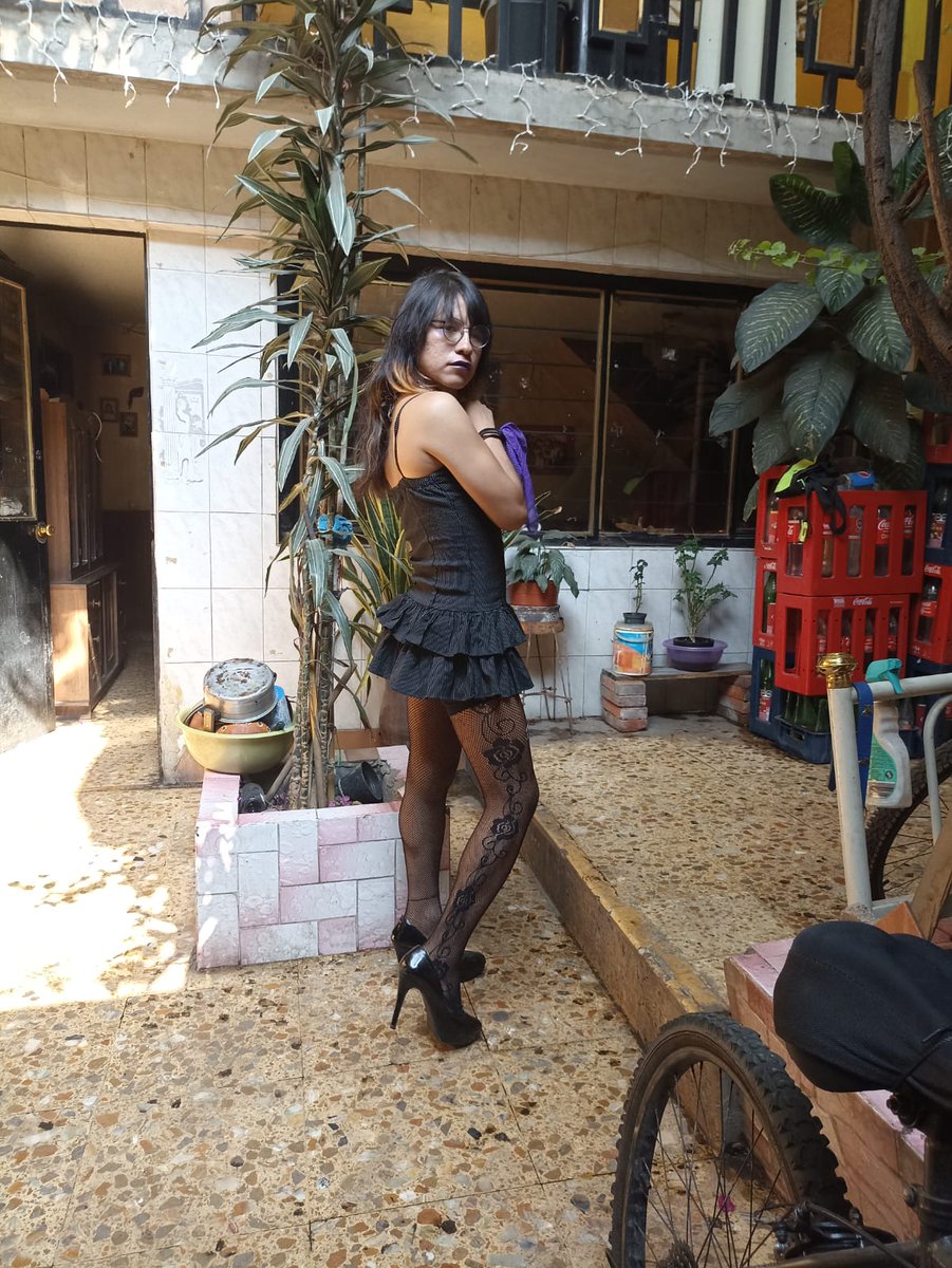 LunaHally's tweet photo. Hola nen@s, he estado pensando en estrenarme en el negocio más antiguo del mundo... Mmm quién me estrenaría? https://t.co/xWRNJG24hP
