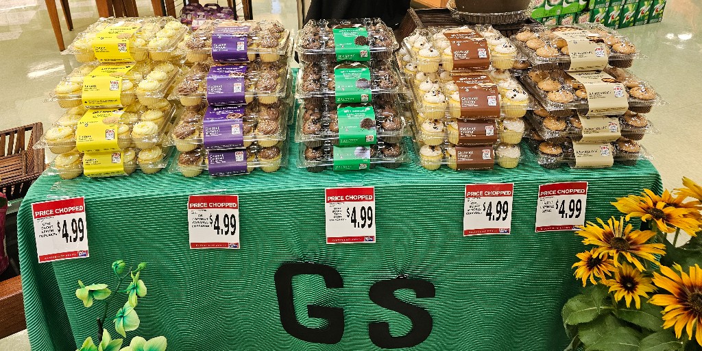 RaymorePC's tweet image. We 💚 supporting Girl Scouts! Our bakery put together a delicious display of mini cupcakes, including @girlscouts signature flavors Lemon, Coconut Caramel, Thin Mints, S'mores and Adventurefuls. Available while supplies last and will go quick - swing by and grab yours today!