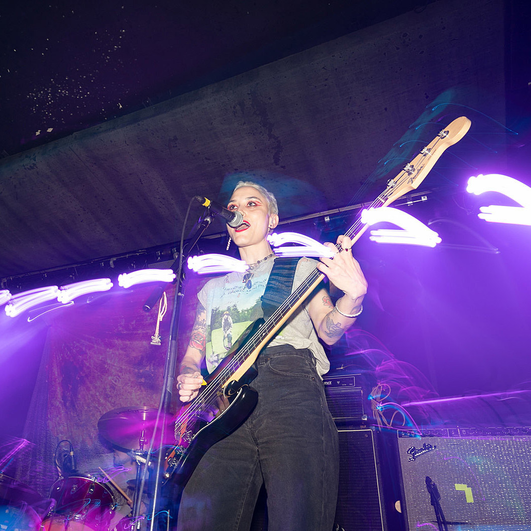 BrooklynVegan (@brooklynvegan) on Twitter photo One of our favorite recent Saint Vitus shows: Militarie Gun's packed, sold-out, fall '22 show, with MSPAINT, Dazy, and Sugar Milk
Photos by <a href="/Steph_Augello/">Stephanie Augello</a> One of our favorite recent Saint Vitus shows: Militarie Gun's packed, sold-out, fall '22 show, with MSPAINT, Dazy, and Sugar Milk
Photos by <a href="/Steph_Augello/">Stephanie Augello</a>