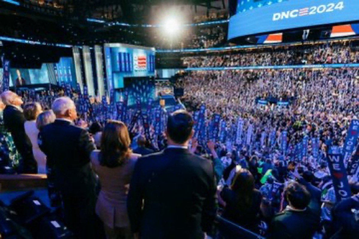 goRubenRuben's tweet image. Oralè Resisters 
Harris Walz 
She Se Puede
One America
#OneAmerica