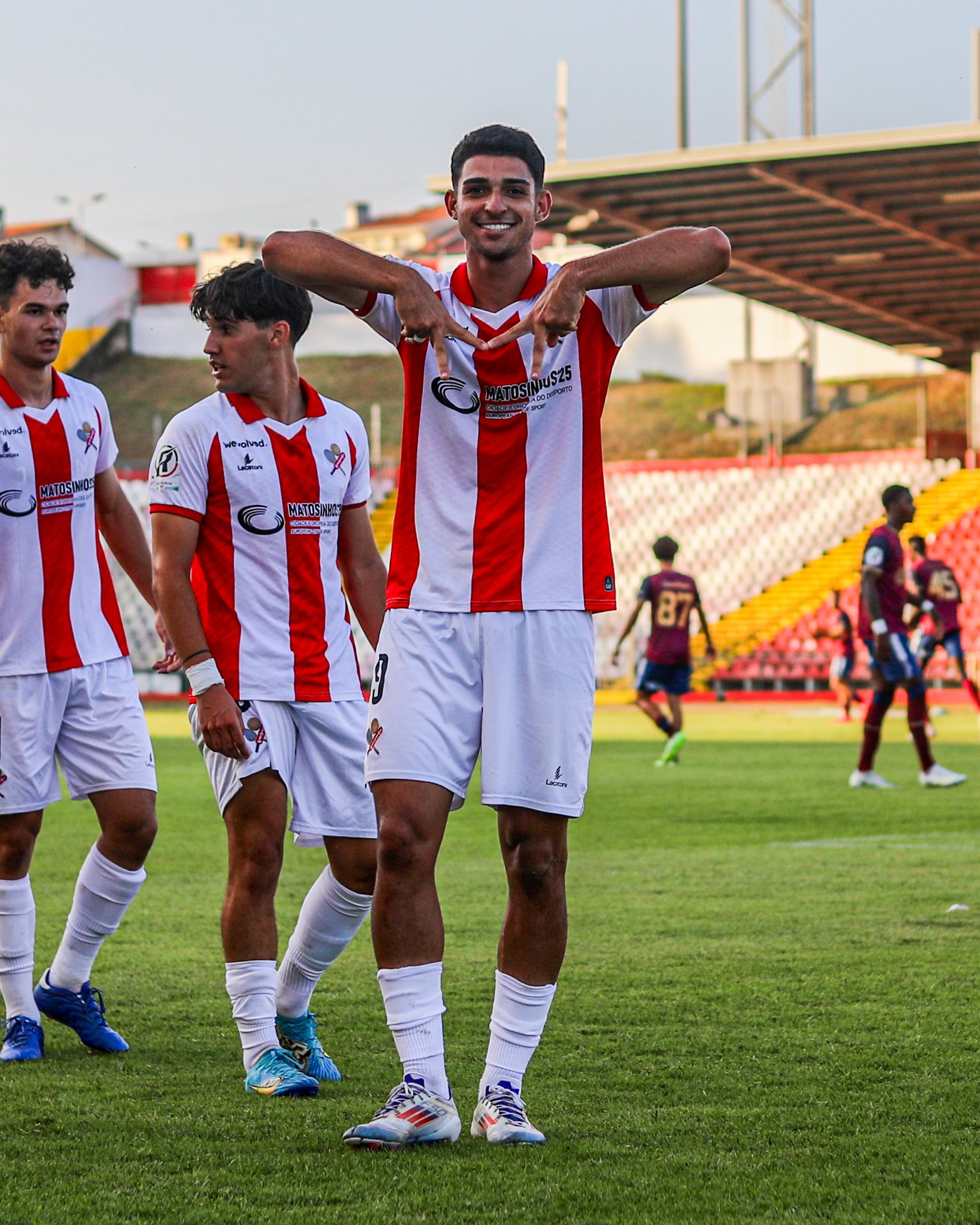 Leixões SC - Futebol, SAD on X: "No Mar, manda o Leixões 💪 Triunfo, por 2-0, frente ao SCU Torreense 🔴⚪️ ⚽️ Gustavo Lobo ⚽️ Rajani #ArmadaDoMar #LigaRevelação #SUB23 https://t.co/Il15BXrTP9" / X