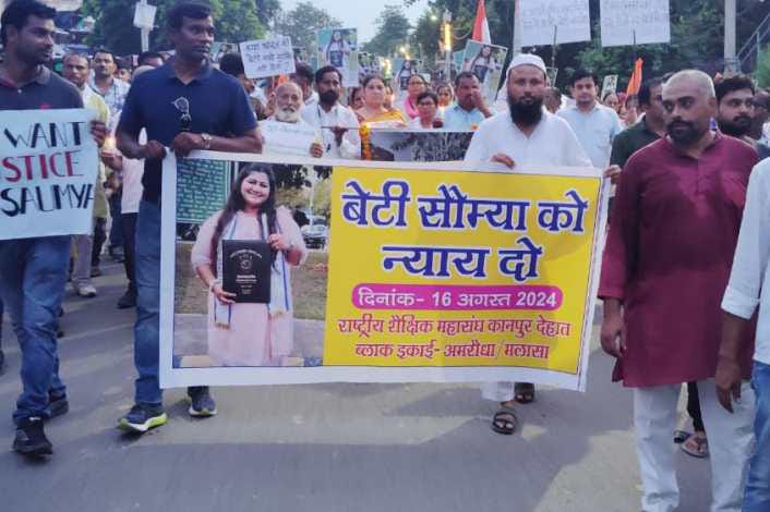 BhimArmyChief's tweet image. कानपुर देहात के भोगनीपुर कोतवाली क्षेत्र के विवेकानंद नगर निवासी शिक्षक शैलेंद्र कटियार की महज 23 साल की बेटी सौम्या कटियार की गुवाहाटी IIT के छात्रावास में संदिग्ध परिस्थितियों में हुई मौत पिछड़े वर्ग की एक होनहार बेटी की ‘सांस्थानिक हत्या’ का मामला नजर आता है। 

परिजनों का आरोप…