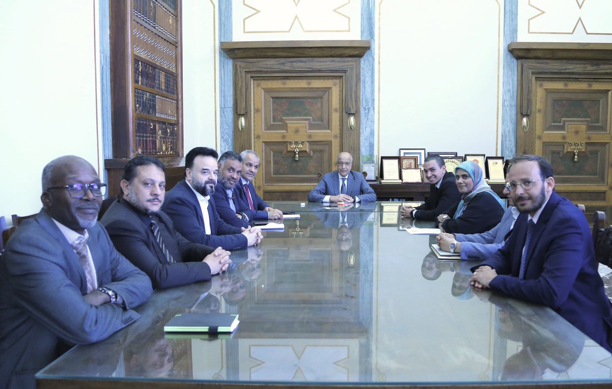 توسيع نطاق خدمات الدفع الإلكتروني جزء من خطة مصرف ليبيا المركزي نحو التحول الرقمي وتطوير آداء القطاع المصرفي وجاهزيته للإنتقال للمرحلة الثانية من مسار خدمة لي باي (LYPAY) للدفع الفوري التي أطلقها مصرف ليبيا مؤخراً ، أبرز ما ناقشه السيد الصديق عمر الكبير محافظ مصرف ليبيا المركزي