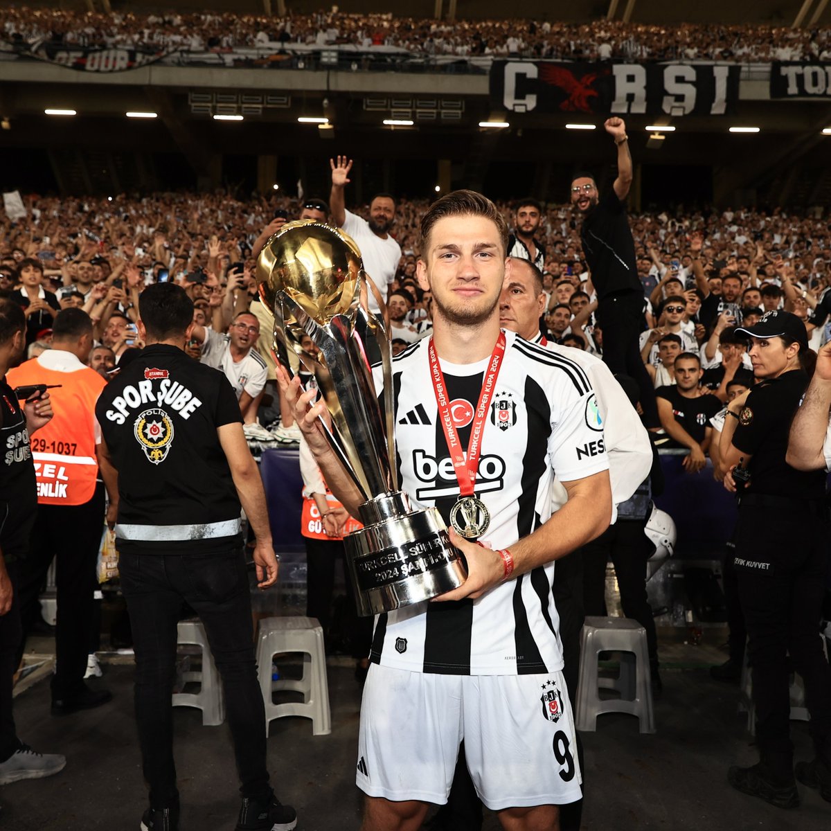 Semih Kılıçsoy, Tuttosport'un Golden Boy Web 2024 ödülüne aday.

Oy vermek için: tuttosport.com/sondaggi/calci…