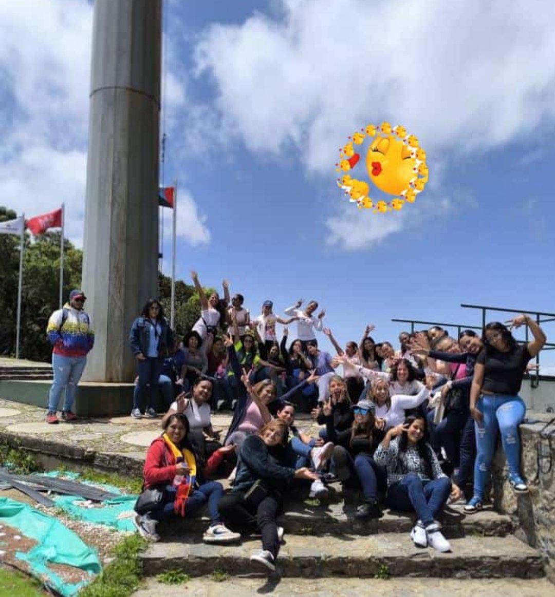 CENMAInicial's tweet photo. Paseo Fin de Año Escolar 
🚡🚠☀️⛰️🏫
Nos vamos de Vacaciones! https://t.co/dNdlp3dbgE