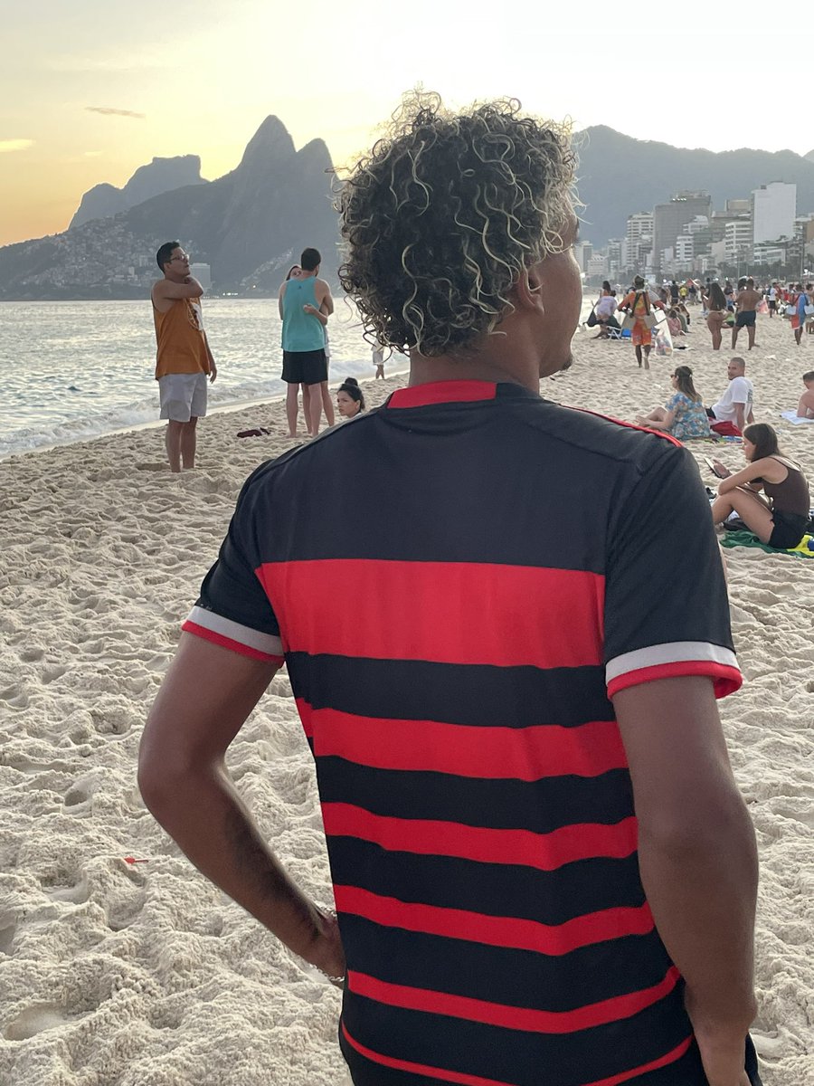266Christian's tweet photo. Minha maneira de pensar é bem diferente dos demais e por isso não me encaixo com quase ninguém. 💭 https://t.co/624sExOoLw
