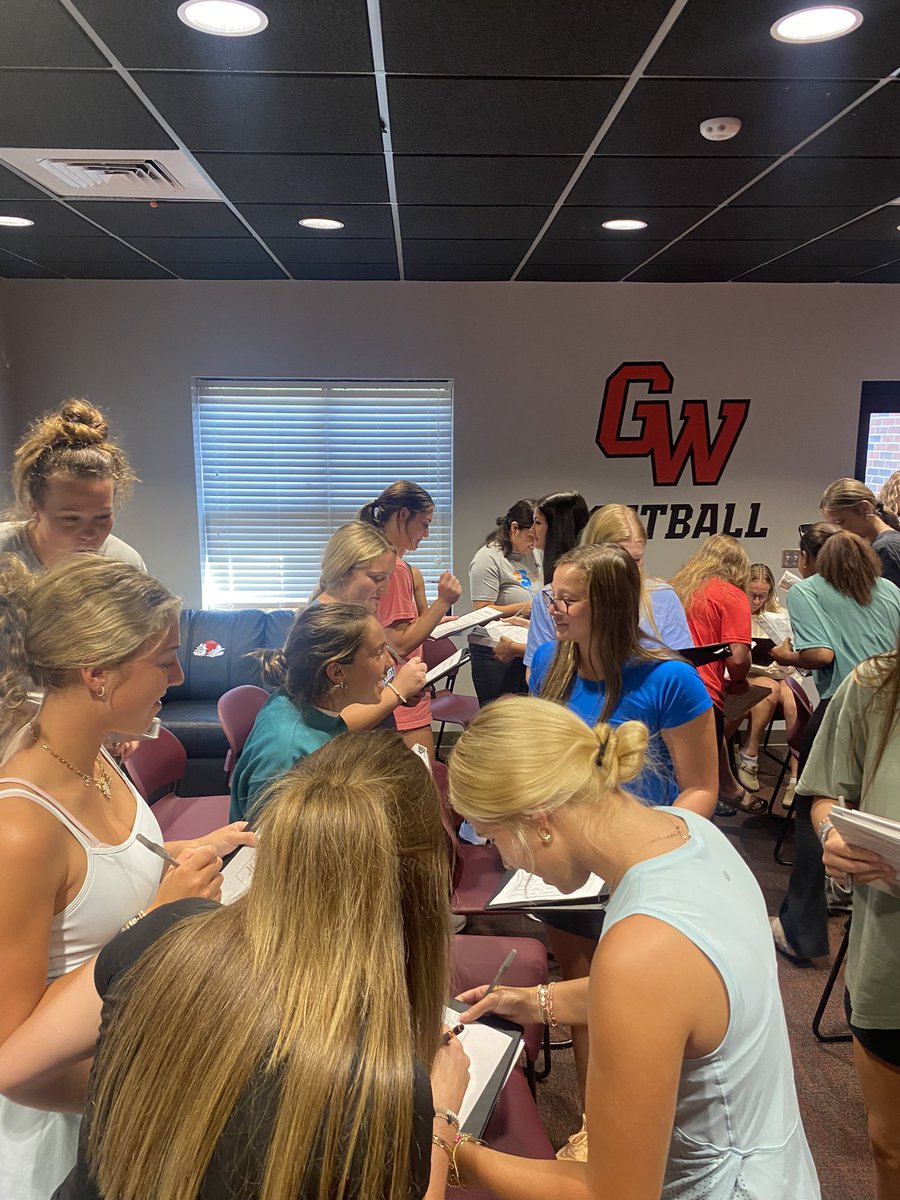 Team 41 is in the 𝑺𝒑𝒓𝒊𝒏𝒈𝒔 📍

First team meeting ✔️

#BulldogStandard