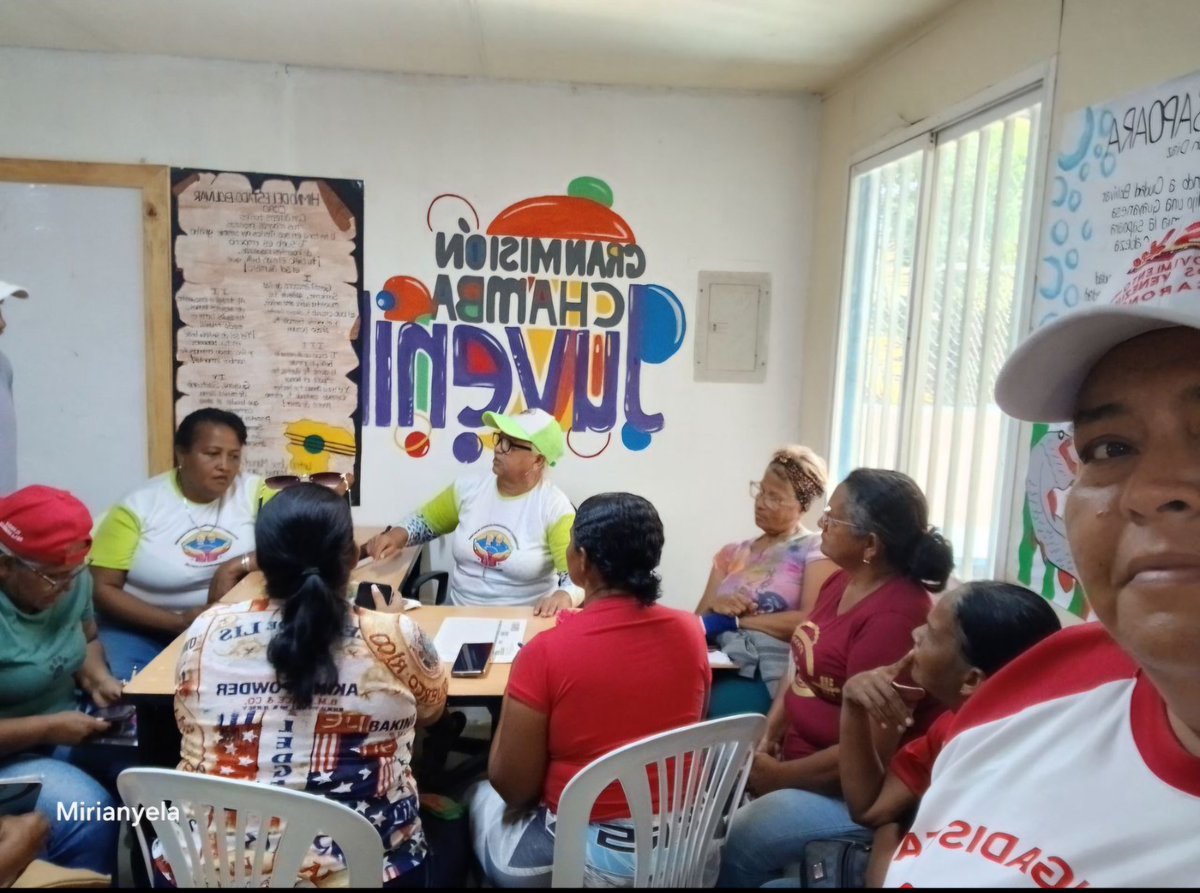Después de una extraordinaria reunión ampliada con los Jefes de Brigadas y Misioneros, nos desplegamos a cada comunidad para la conformación de los círculos de Abuelos, de la Gran Misión Abuelas y Abuelos de la Patria. 

#PuebloSonrienteYEnPaz
<a href="/NicolasMaduro/">Nicolás Maduro</a> 
<a href="/OviedoPSUV/">Tito Oviedo</a>