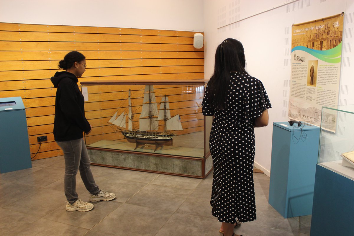 MuseeMaritimeNc's tweet photo. Nos premiers visiteurs découvrent la nouvelle exposition "L'Iphigénie, un premier convoi vers la Nouvelle-Calédonie" !
Pourquoi pas vous ? Le musée a le plaisir de vous accueillir le mercredi, vendredi et samedi de 9h à 16h. https://t.co/L0Z9QWrXxC