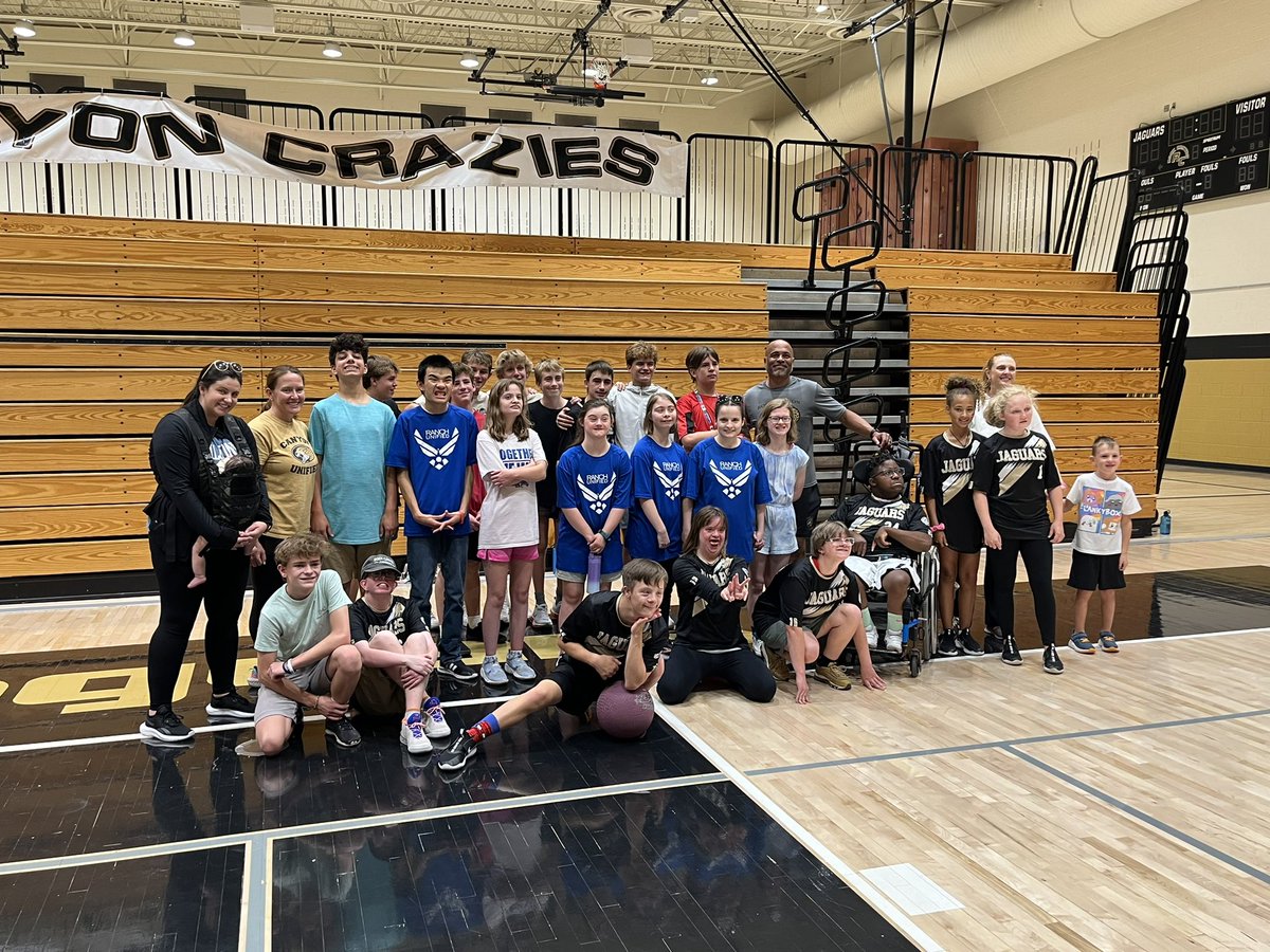 Unified Athletics has officially kicked off tonight in the Jungle with a good game of kickball against the Highlands Ranch Falcons! 

Go Jags!
