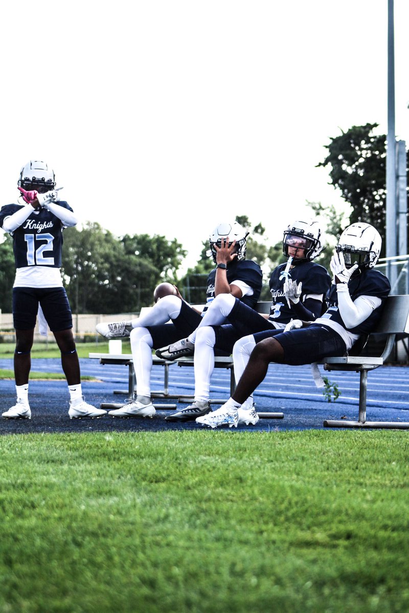 rashad2Waller's tweet photo. 1 week until the city turn up🔥! #loynorrix #AGTG @loy_norrix https://t.co/kgjBqFbNNX