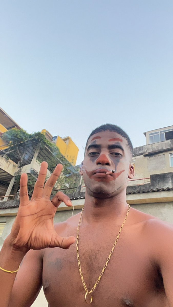 por mais que minha vida seja passageira, Deus sabe de tudo! mas na vida que eu levo aprendi a não ter medo da morte. hoje eu sei ter a pureza de um menino, mas também sei ter a maldade de um homem! posso ser seu parceiro ou posso ser seu pior pesadelo✍🏾…