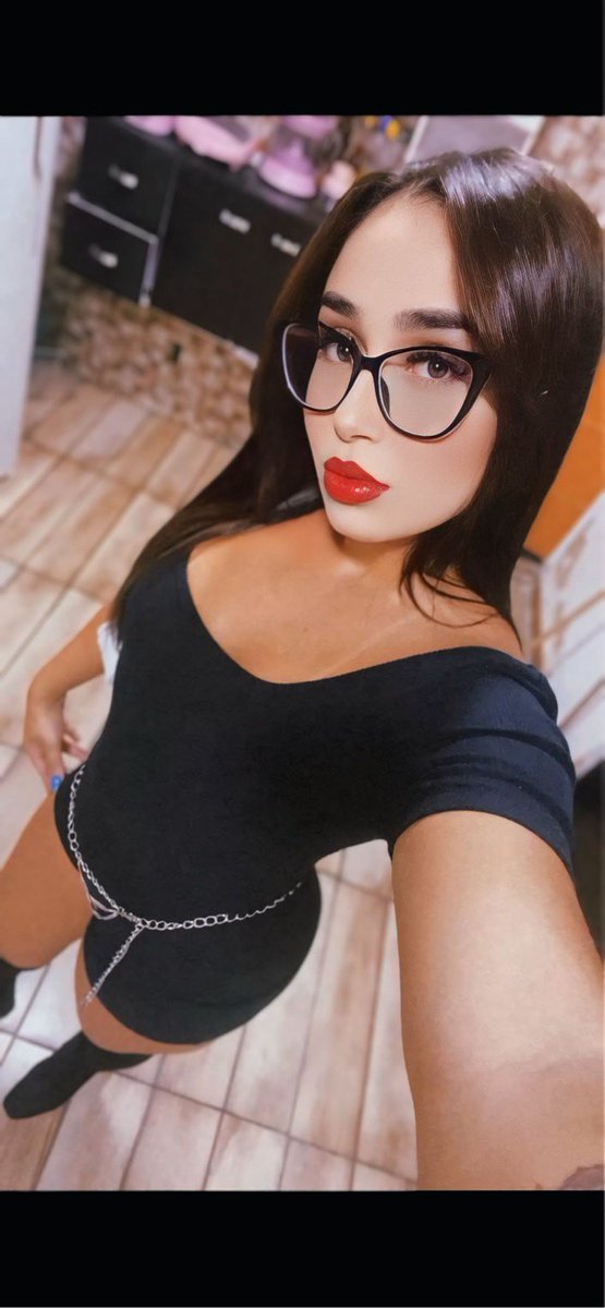 Camillaleaa's tweet photo. 🖤✨ https://t.co/5b2DHYlKo8