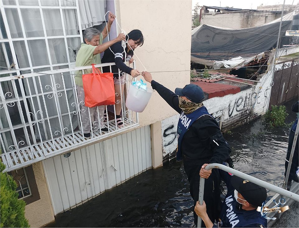 IxtapalucaAntes's tweet photo. Activan #PlanMarina en fase de #Auxilio a la población afectada por las inundaciones en #Chalco, Estado de México, donde nuestras brigadas de apoyo móvil apoyan al traslado de personas y víveres, abordo de vehículos tipo #Urales todoterreno. https://t.co/qZrSaGThAR