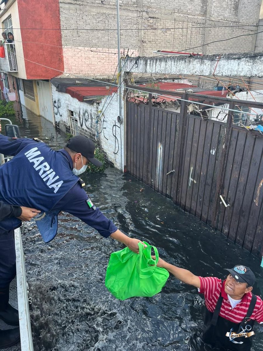 IxtapalucaAntes's tweet photo. Activan #PlanMarina en fase de #Auxilio a la población afectada por las inundaciones en #Chalco, Estado de México, donde nuestras brigadas de apoyo móvil apoyan al traslado de personas y víveres, abordo de vehículos tipo #Urales todoterreno. https://t.co/qZrSaGThAR
