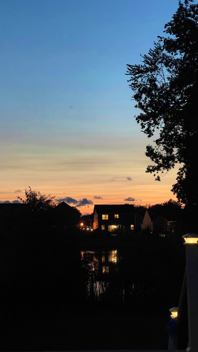 Be still.  

Let the light do its work. 

#sunset #Meditation