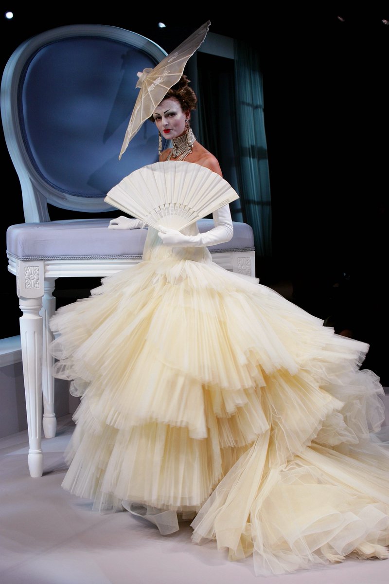 DvilCouture's tweet photo. Christian Dior Spring Summer 2007 Couture https://t.co/dTZLSKzJy0