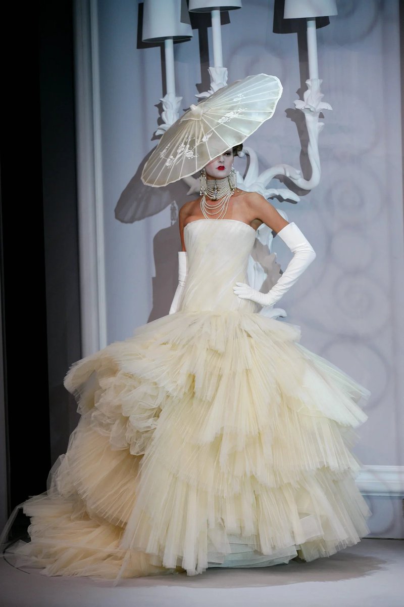 DvilCouture's tweet photo. Christian Dior Spring Summer 2007 Couture https://t.co/dTZLSKzJy0
