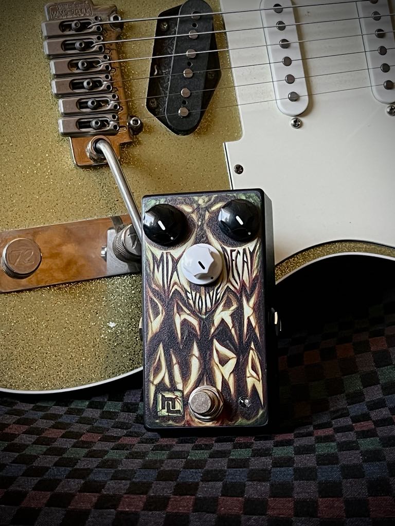HauntedLabs's tweet photo. For this #TeleTuesday we feature here a Haunted Labs Dark Aura modulated reverb along with a custom sparkle Reverend Eastsider! - Feel the #tone !
#HauntedLabs #guitarpedals #reverb #reverbpedal #guitar #electricguitar #custom #sparkle #ReverendGuitars #keepithaunted https://t.co/n5ykmhvqyc