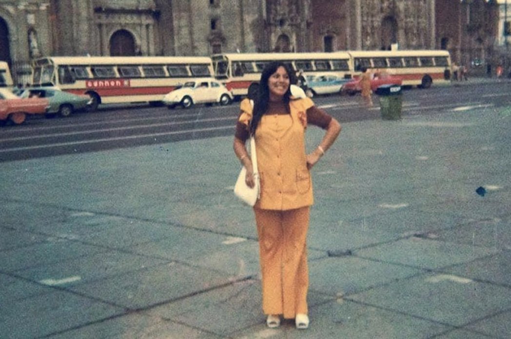 localmx_'s tweet image. #ModaLocal Cada quién recuerda algo con una tela, una perla, un labial, unos guantes o un tacón. Esta es la segunda parte de nuestra galería de Moda en la Ciudad de México. lc.cx/mrx6kP