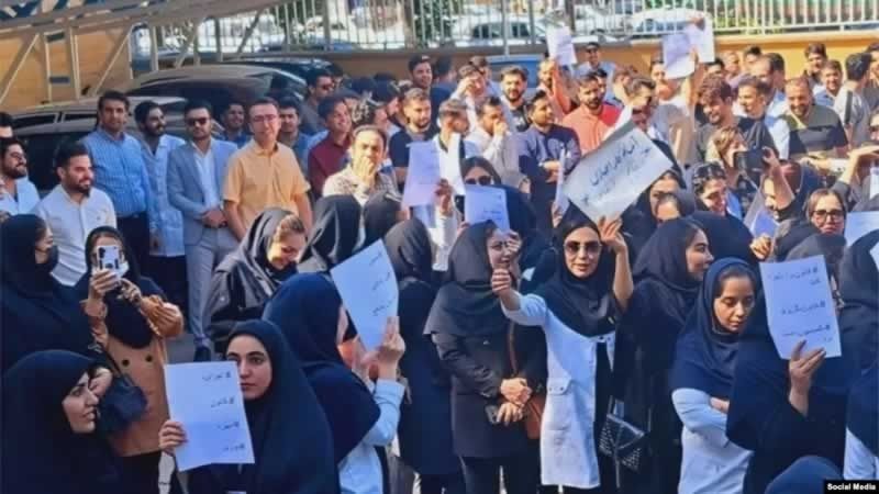 In solidarity with striking nurses, the Council of Iranian Teachers Trade Associations said: “We hope our dear nurses will reach their demands through unity and collective activism... What unites us, Iranian educators, with you is a common pain. Consider us your sympathizers.”