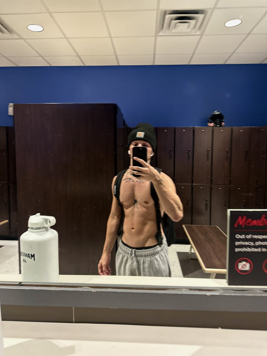 going live right now come say hi 😈 onlyfans.com/bvdlvck