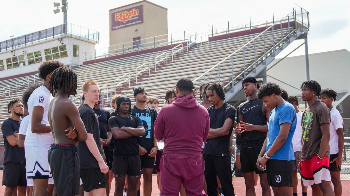 lawrence_cbb's tweet photo. 2️⃣ mile TUESDAY 🔥‼️🚨 We EMBRACE the grind🐻‼️🚨
@LCHSBears @FreshmanLc @LCHSAthletics #LCBears #LCBB https://t.co/Fa6P8hKjFU