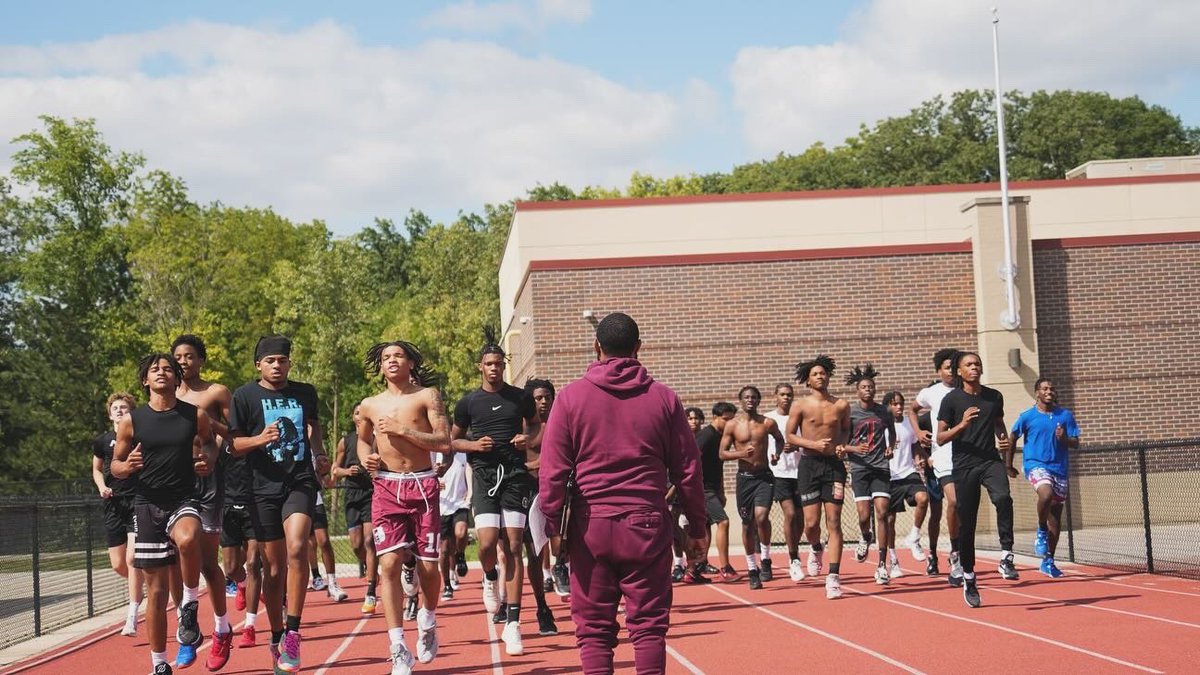 lawrence_cbb's tweet photo. 2️⃣ mile TUESDAY 🔥‼️🚨 We EMBRACE the grind🐻‼️🚨
@LCHSBears @FreshmanLc @LCHSAthletics #LCBears #LCBB https://t.co/Fa6P8hKjFU