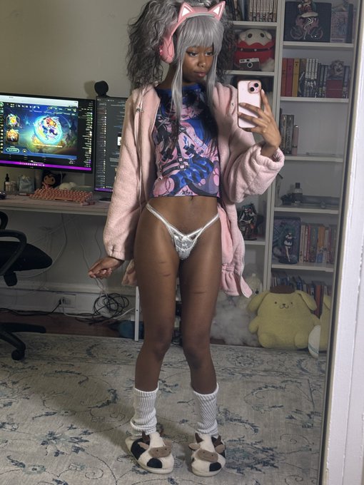 Made updates to my wishlist :3 ? https://t.co/G2RUj72U0I https://t.co/ljSoacxKGn