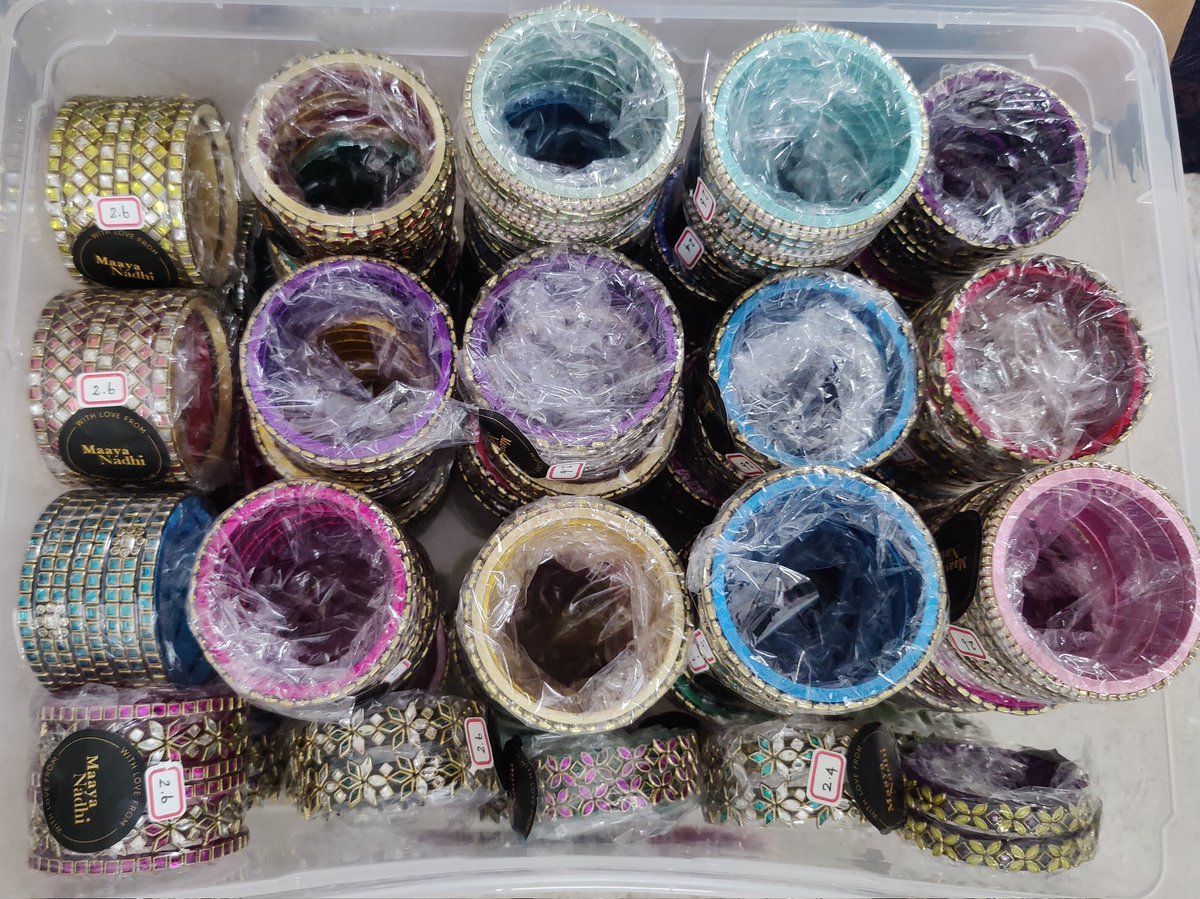 s_jsri's tweet photo. My first bulk order

Packing up 62 sets of handmade silk thread bangles—crafted in just 7 days! https://t.co/TQWJkUgVzF